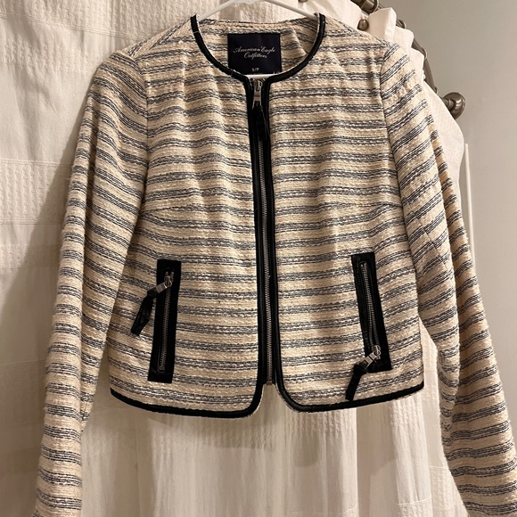 Tweed boucle blazer with leather trim details - Picture 7 of 7